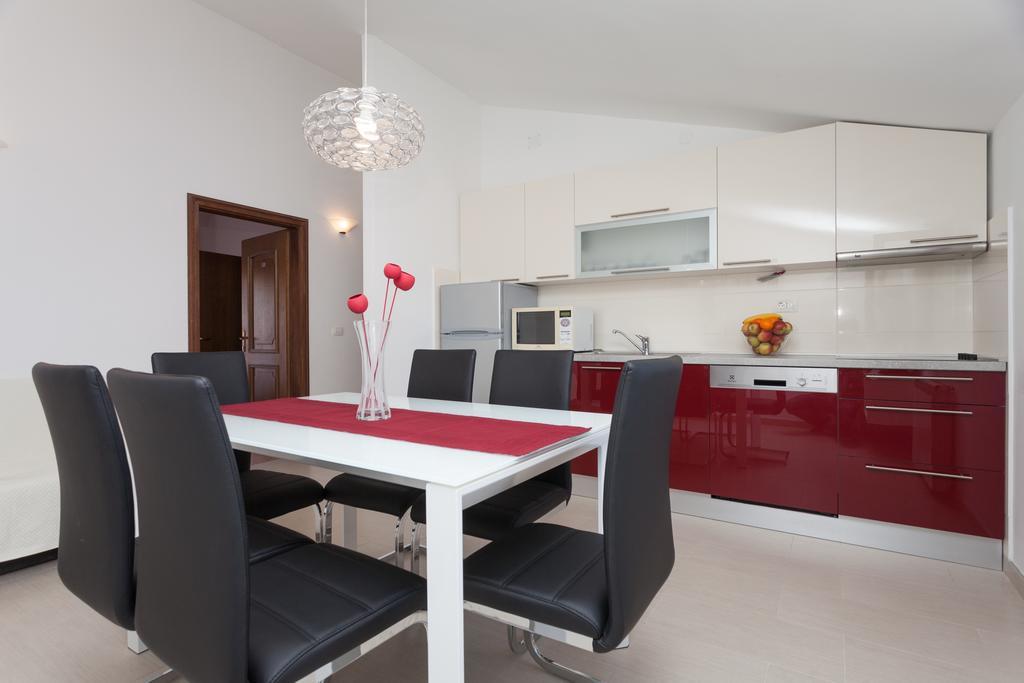 Apartments Alice โรวีน ห้อง รูปภาพ