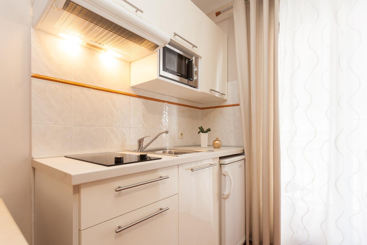 Apartments Alice โรวีน ภายนอก รูปภาพ