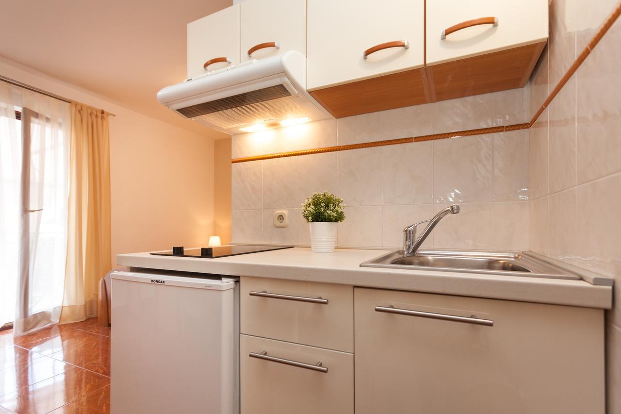 Apartments Alice โรวีน ภายนอก รูปภาพ