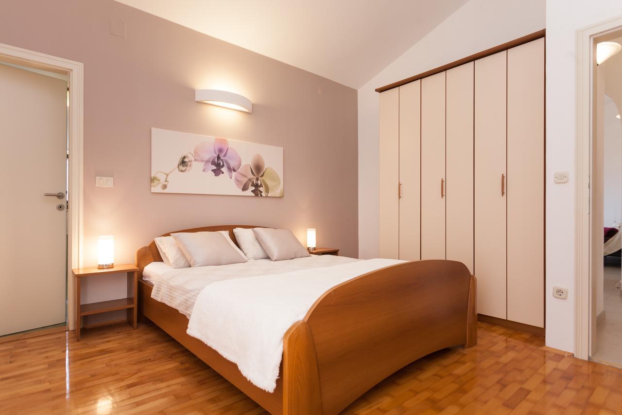 Apartments Alice โรวีน ภายนอก รูปภาพ