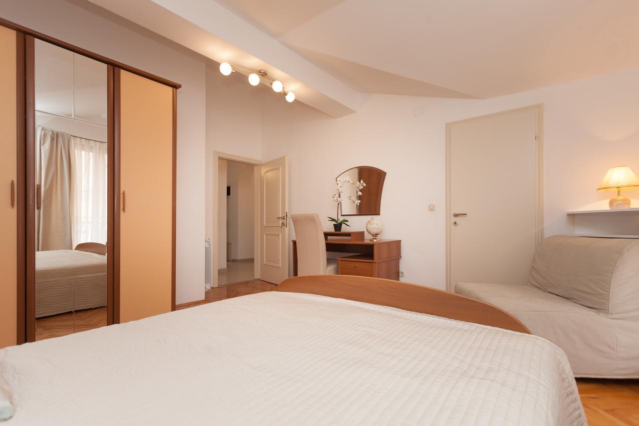 Apartments Alice โรวีน ภายนอก รูปภาพ